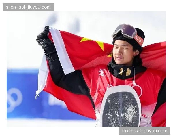 苏翊鸣担任闭幕式中国旗手 单板滑雪两枚奖牌收官